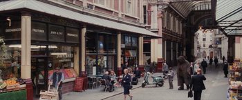 Movie still from “Harry Potter and the Sorcerer's Stone” (2001), directed by Chris Columbus – A group of people sitting at tables outside of a restaurant; Extreme Wide shot, High angle