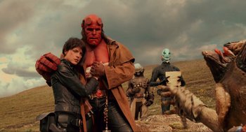Movie still from “Hellboy II: The Golden Army” (2008), directed by Guillermo del Toro – A man and a woman are posing for a picture; Medium shot, Over the shoulder angle