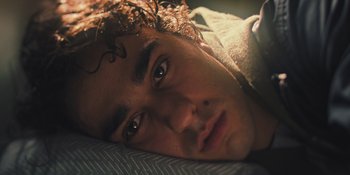 Movie still from “Hereditary” (2018), directed by Ari Aster – A person laying on a bed; Close Up shot, Overhead angle