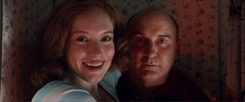 Movie still from “Hitch” (2005), directed by Andy Tennant – A man and a woman posing for a picture; Close Up shot, Low angle