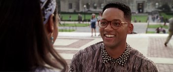 Movie still from “Hitch” (2005), directed by Andy Tennant – A man wearing glasses talking to a woman wearing glasses; Close Up shot, Over the shoulder angle