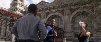 Movie still from “Hitch” (2005), directed by Andy Tennant – Two men standing in front of an old building; Medium shot, Over the shoulder angle