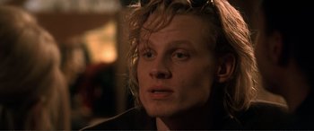 Movie still from “Hitch” (2005), directed by Andy Tennant – A person with long blonde hair; Close Up shot, Over the shoulder angle