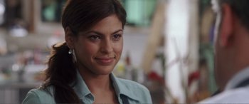 Movie still from “Hitch” (2005), directed by Andy Tennant – A person smiling for a picture; Close Up shot, Over the shoulder angle