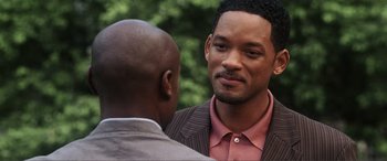 Movie still from “Hitch” (2005), directed by Andy Tennant – Two men talking to each other in front of trees; Close Up shot, Over the shoulder angle