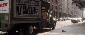Movie still from “Hitch” (2005), directed by Andy Tennant – A man standing on the back of a truck; Wide shot, Over the shoulder angle
