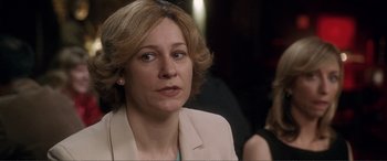 Movie still from “Hitch” (2005), directed by Andy Tennant – A person wearing a jacket; Close Up shot, Over the shoulder angle