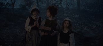 Movie still from “Hocus Pocus 2” (2022), directed by Anne Fletcher – A woman and two girls dressed as little red riding hood; Medium shot, Low angle