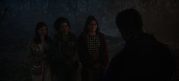 Movie still from “Hocus Pocus 2” (2022), directed by Anne Fletcher – A group of people standing next to each other in the dark; Medium shot, Over the shoulder angle