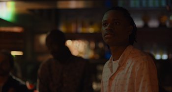 Movie still from “Hollywood Stargirl” (2022), directed by Julia Hart – A man standing next to another man at a bar; Close Up shot, Over the shoulder angle