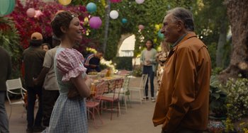 Movie still from “Hollywood Stargirl” (2022), directed by Julia Hart – A man and a woman talking in front of a table; Medium shot, Over the shoulder angle