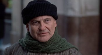 Movie still from “Home Alone 2: Lost in New York” (1992), directed by Chris Columbus – A person wearing a hat and a scarf; Close Up shot, Low angle