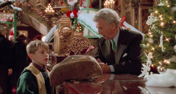 Movie still from “Home Alone 2: Lost in New York” (1992), directed by Chris Columbus – An older man and a young boy in a suit and tie; Medium shot, Over the shoulder angle