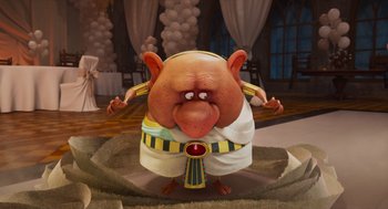 Movie still from “Hotel Transylvania 4: Transformania” (2022), directed by Jennifer Kluska – An animated pig wearing a toga standing in a room; Medium shot, High angle