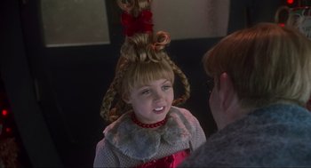 Movie still from “How the Grinch Stole Christmas” (2000), directed by Ron Howard – A woman is talking to a young girl with long blonde hair; Close Up shot, Over the shoulder angle