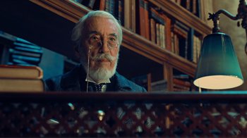 Movie still from “Hugo” (2011), directed by Martin Scorsese – Close Up shot, Low angle
