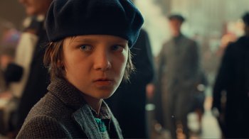 Movie still from “Hugo” (2011), directed by Martin Scorsese – Close Up shot, Over the shoulder angle