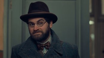 Movie still from “Hugo” (2011), directed by Martin Scorsese – Close Up shot, Over the shoulder angle