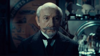 Movie still from “Hugo” (2011), directed by Martin Scorsese – Close Up shot, Over the shoulder angle