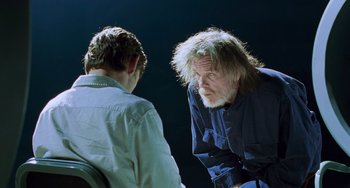 Movie still from “Hulk” (2003), directed by Ang Lee – A man with long hair and a white beard is talking to a man with short hair; Medium shot, Over the shoulder angle