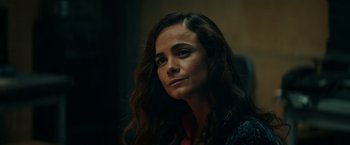 Movie still from “Hypnotic” (2023), directed by Robert Rodriguez – A person with long brown hair; Close Up shot, Over the shoulder angle