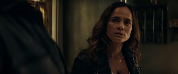 Movie still from “Hypnotic” (2023), directed by Robert Rodriguez – A person wearing a leather jacket; Close Up shot, Over the shoulder angle