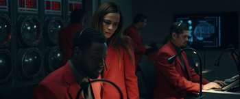 Movie still from “Hypnotic” (2023), directed by Robert Rodriguez – A man and a woman in red jackets standing next to each other; Medium shot, Over the shoulder angle