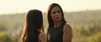 Movie still from “Hypnotic” (2023), directed by Robert Rodriguez – Two women standing next to each other on a field; Close Up shot, Over the shoulder angle