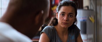 Movie still from “I Am Legend” (2007), directed by Francis Lawrence – A woman sitting in front of a man in front of a table; Close Up shot, Over the shoulder angle