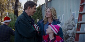 Movie still from “I Believe in Santa” (2022), directed by Alex Ranarivelo – A man and a woman talking to a child; Medium shot, Over the shoulder angle