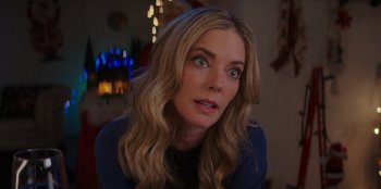Movie still from “I Believe in Santa” (2022), directed by Alex Ranarivelo – A person with long blonde hair; Close Up shot, Over the shoulder angle