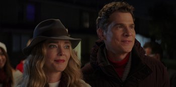Movie still from “I Believe in Santa” (2022), directed by Alex Ranarivelo – A man and a woman standing next to each other; Close Up shot, Over the shoulder angle