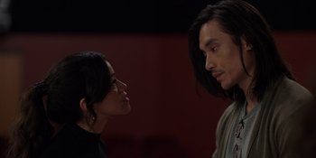 Movie still from “I Want You Back” (2022), directed by Jason Orley – A man and a woman standing next to each other; Close Up shot, Over the shoulder angle