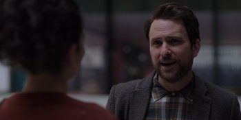 Movie still from “I Want You Back” (2022), directed by Jason Orley – A man and a woman talking to each other; Close Up shot, Over the shoulder angle