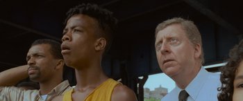 Movie still from “Independence Day” (1996), directed by Roland Emmerich – Two men standing next to each other in front of a building; Close Up shot, Low angle