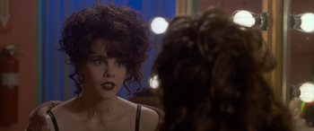 Movie still from “Independence Day” (1996), directed by Roland Emmerich – A person wearing a wig; Close Up shot, Over the shoulder angle