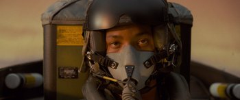 Movie still from “Independence Day” (1996), directed by Roland Emmerich – A man in a fighter pilot's helmet and mask; Close Up shot, Low angle
