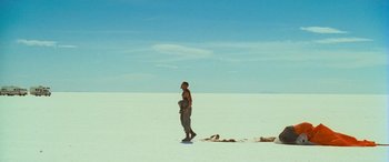 Movie still from “Independence Day” (1996), directed by Roland Emmerich – A man standing in the middle of the desert; Extreme Wide shot, Low angle