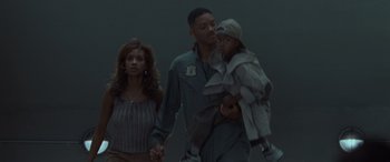 Movie still from “Independence Day” (1996), directed by Roland Emmerich – Medium shot, Low angle