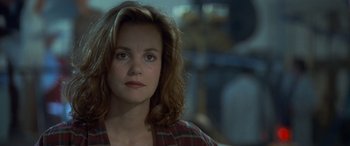 Movie still from “Independence Day” (1996), directed by Roland Emmerich – Close Up shot, Over the shoulder angle