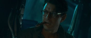 Movie still from “Independence Day” (1996), directed by Roland Emmerich – Close Up shot, Low angle