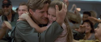 Movie still from “Independence Day” (1996), directed by Roland Emmerich – A man and a little girl are hugging and smiling; Close Up shot, Over the shoulder angle