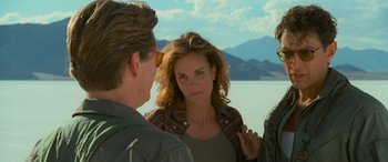 Movie still from “Independence Day” (1996), directed by Roland Emmerich – A man and a woman talking to each other outside; Close Up shot, Over the shoulder angle