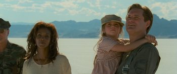 Movie still from “Independence Day” (1996), directed by Roland Emmerich – A little girl is holding on to her mother's shoulder; Medium shot, Over the shoulder angle