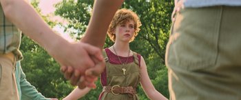 Movie still from “It” (2017), directed by Andy Muschietti – Two people holding hands in front of a tree; Close Up shot, Over the shoulder angle