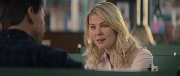 Movie still from “Jack Reacher” (2012), directed by Christopher McQuarrie – A woman with long blonde hair sitting at a table; Close Up shot, Over the shoulder angle