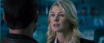 Movie still from “Jack Reacher” (2012), directed by Christopher McQuarrie – A person talking to another person; Close Up shot, Over the shoulder angle