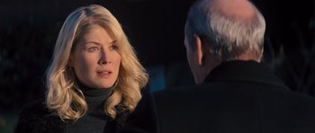 Movie still from “Jack Reacher” (2012), directed by Christopher McQuarrie – A woman and a man talking to each other; Close Up shot, Over the shoulder angle