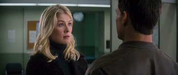 Movie still from “Jack Reacher” (2012), directed by Christopher McQuarrie – A man and a woman are talking to each other; Close Up shot, Over the shoulder angle