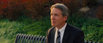 Movie still from “Jack Reacher” (2012), directed by Christopher McQuarrie – A person wearing a suit and tie on a park bench; Close Up shot, Over the shoulder angle
